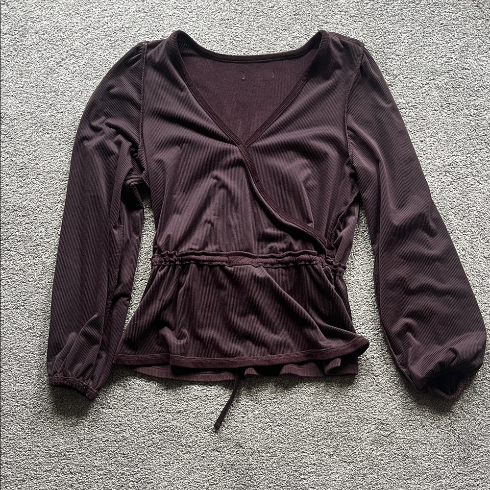 Madewell Wrap Front Long Sleeve Peplum Top in Deep Plum - Picture 4 of 8